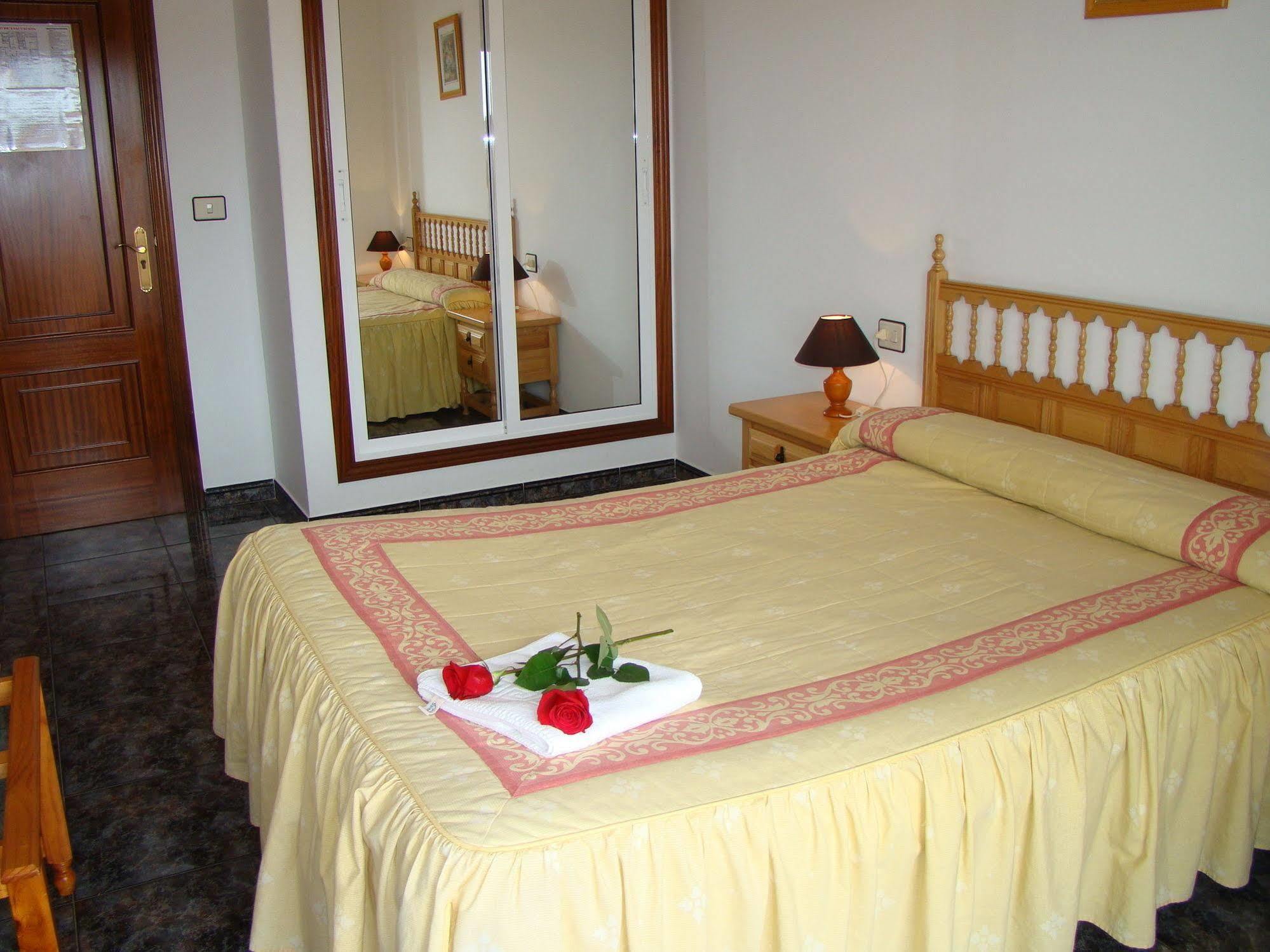 Hostal San Roque Портоново Экстерьер фото